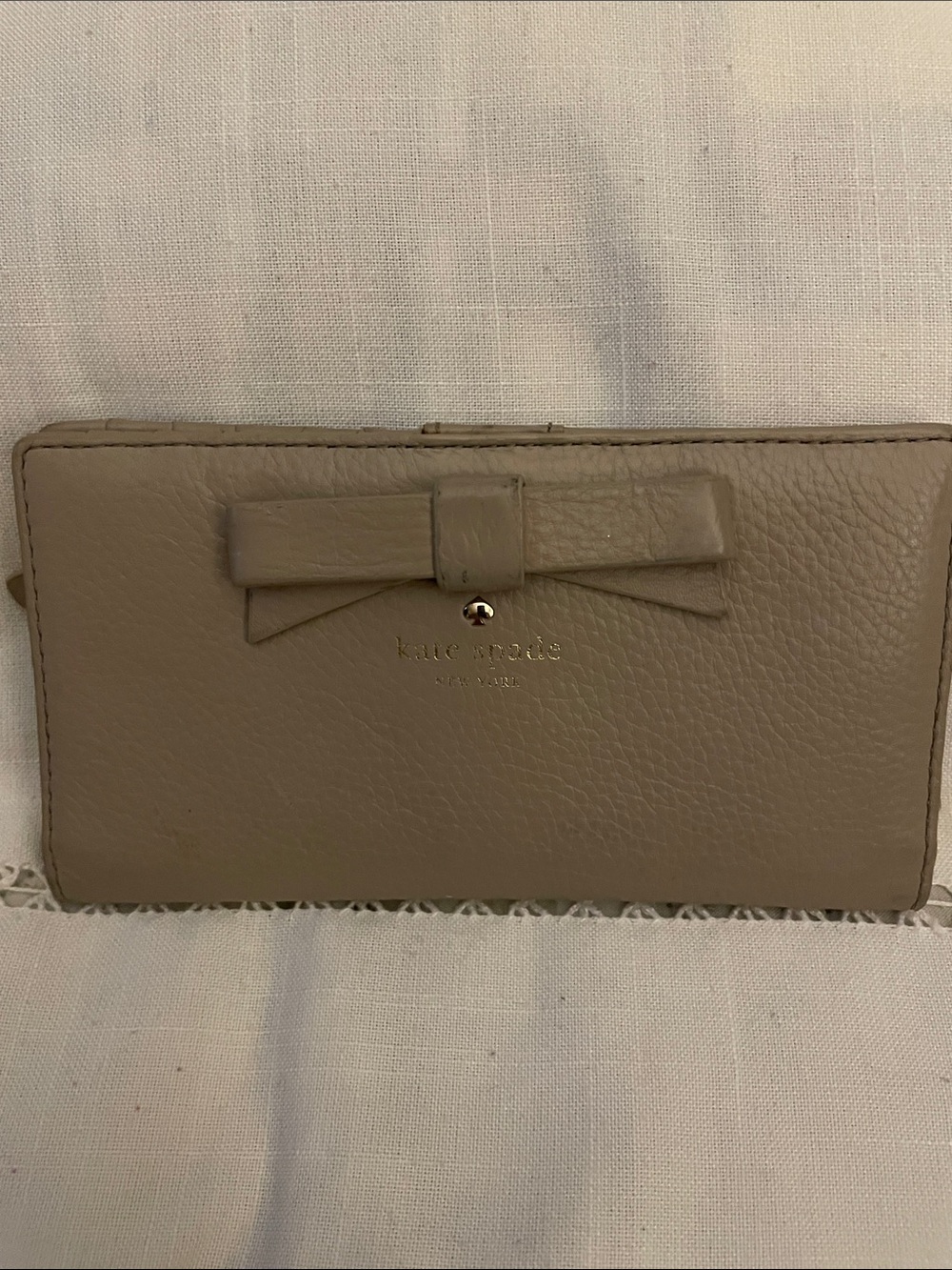 kate spade Beige Bow Leather Wallet & Coin Holder EUC
